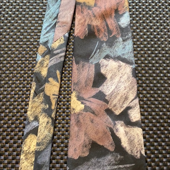 Italian hand made flower tie - Picture 2 of 4